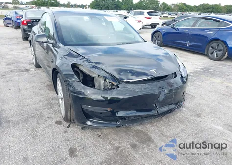 2022 Tesla Model 3 Rear-Wheel Drive z USA, uszkodzony, nr VIN 5YJ3E1EA7NF370621